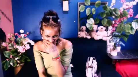 alanadelray online show from December 16, 6:53 am