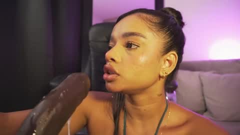 Alanna online show from April 17, 4:48 am