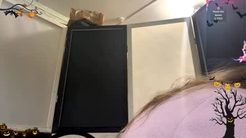 Stella online show from October 31, 3:23 pm