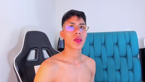 alannaughty_ online show from January 26, 10:34 am