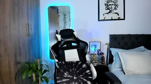 alannaughty_ online show from April 14, 11:52 pm