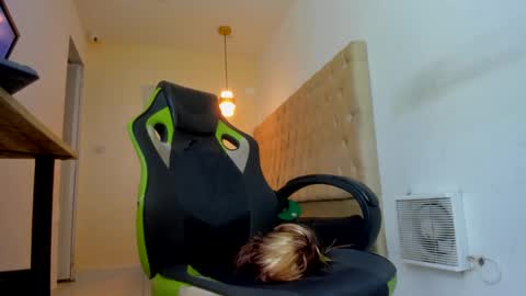 alantrickz365 online show from October 26, 3:07 am