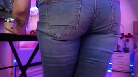 albaandthayron online show from October 9, 12:43 pm