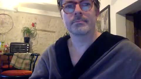 albandant online show from December 3, 8:33 am