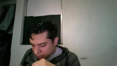 albertoarenas16 online show from May 25, 5:35 am