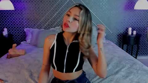 Snapshot of aleja_bloom chatting on October 22, 11:34 am aleja_bloom online show from October 22, 11:34 am