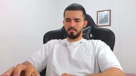 alejandroo_7 online show from March 12, 7:25 pm