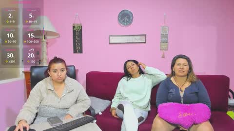 Snapshot of alejita_smithh chatting on October 11, 9:29 pm zoe and Kataleya online show from October 11, 9:29 pm