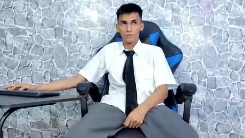 alejo peverell online show from March 13, 6:05 am