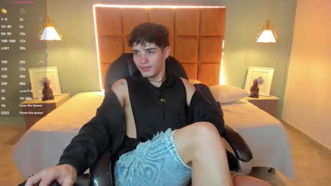 ALejoo Saenz online show from October 25, 3:40 am