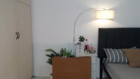 alenajones online show from December 9, 7:39 am