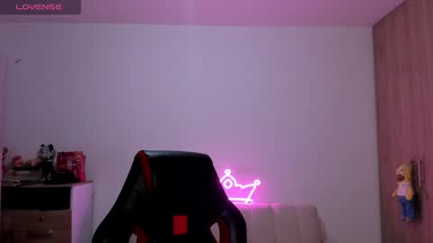 AlessandraMoreli Its my birthday online show from April 25, 12:46 am