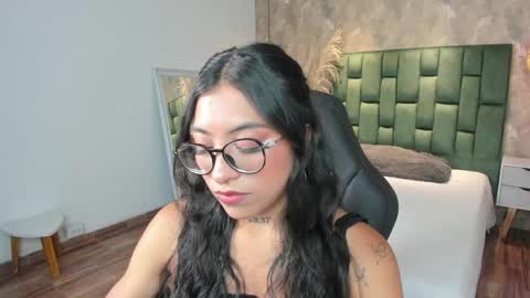 Alessia  online show from May 5, 3:02 am