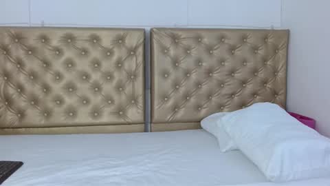 alessiiaa online show from February 23, 2:04 pm