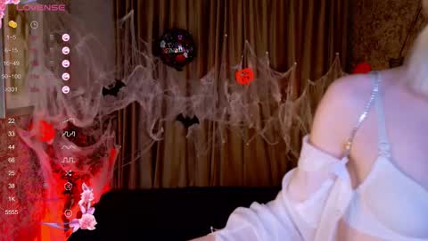 Lola online show from November 2, 3:01 pm