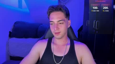 Snapshot of alex_smith0 chatting on February 22, 2:28 am     online show from February 22, 2:28 am