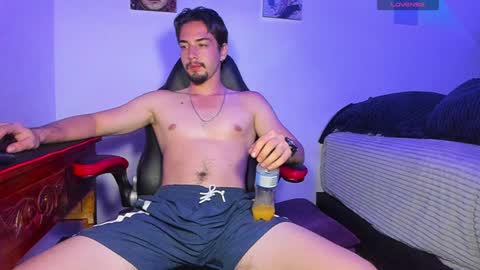 Snapshot of alex_smith0 chatting on February 8, 2:04 am     online show from February 8, 2:04 am