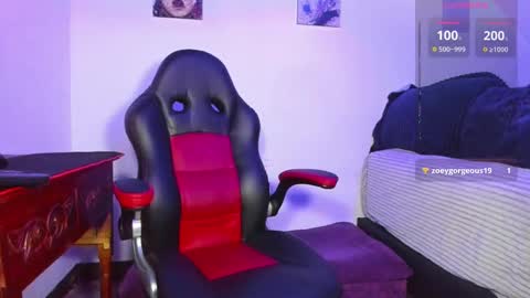 Snapshot of alex_smith0 chatting on February 10, 4:19 am     online show from February 10, 4:19 am