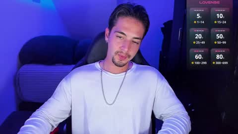 Snapshot of alex_smith0 chatting on January 19, 3:39 am     online show from January 19, 3:39 am