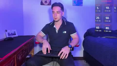 Snapshot of alex_smith0 chatting on October 4, 2:53 am     online show from October 4, 2:53 am