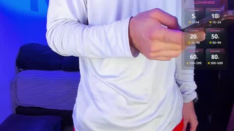 Snapshot of alex_smith0 chatting on February 19, 2:01 am     online show from February 19, 2:01 am