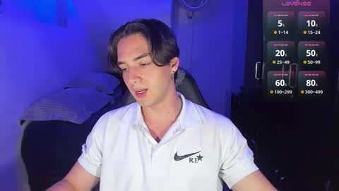 Snapshot of alex_smith0 chatting on September 14, 2:03 am     online show from September 14, 2:03 am