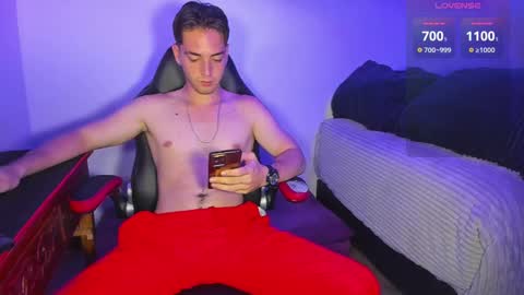 Snapshot of alex_smith0 chatting on February 27, 2:14 am     online show from February 27, 2:14 am