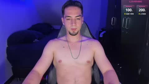 Snapshot of alex_smith0 chatting on October 15, 11:48 pm     online show from October 15, 11:48 pm