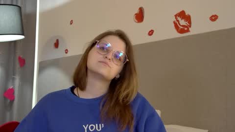 AlexaAvery online show from May 19, 6:09 am