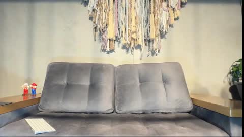 Alex  Dani online show from December 6, 3:35 am