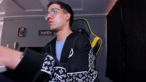 alexgiraldo__ online show from October 25, 12:17 pm