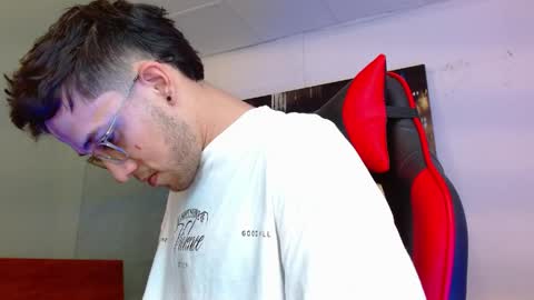alexgiraldo__ online show from June 3, 2:33 pm