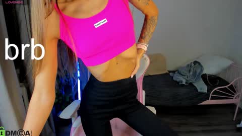 Snapshot of alexisl0ve chatting on September 25, 8:49 pm Alexis Mon Tue Wed Thu Fri 7 GMT 0100am-0700am online show from September 25, 8:49 pm