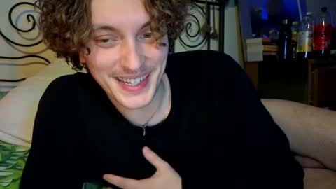 Snapshot of alexrhodesxxx chatting on December 14, 11:45 pm Alex online show from December 14, 11:45 pm