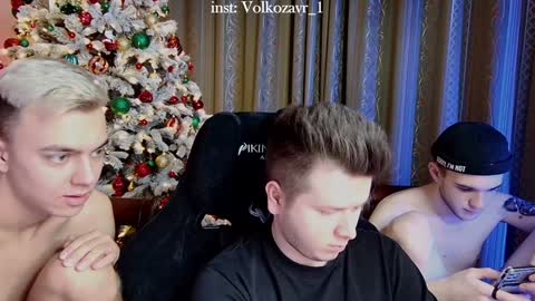 Snapshot of alexxx_d chatting on December 22, 8:36 pm AlexDimaIgor online show from December 22, 8:36 pm