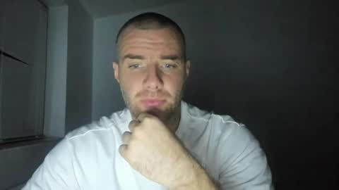 alfiesolomons87 online show from December 18, 8:14 pm