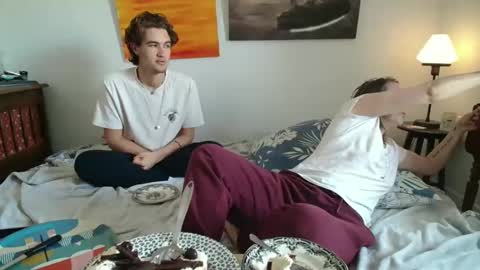 Alice online show from April 10, 1:05 pm