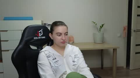 Alice online show from April 5, 7:44 pm