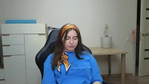 Alice online show from May 4, 3:18 pm