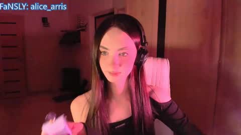 Alice Aris online show from April 18, 7:07 pm