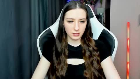 Snapshot of alice_bailey chatting on October 31, 12:38 pm Alice online show from October 31, 12:38 pm