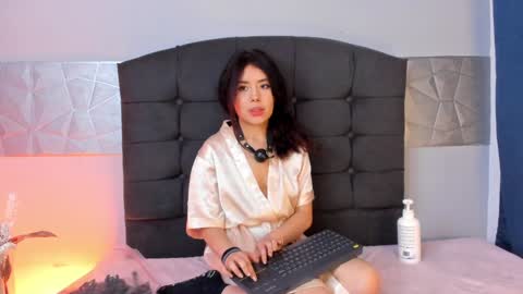  Alice Evans online show from January 17, 10:33 am