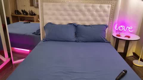 Ur future wife Alice 8 pm - 4 am NY time online show from September 26, 2:19 am