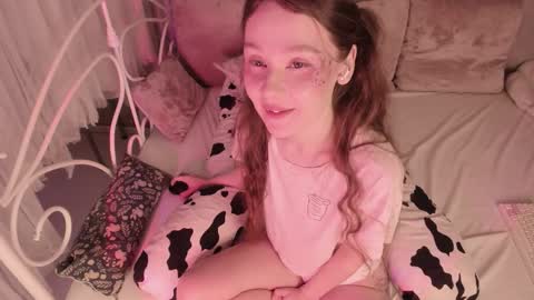 Snapshot of alice_kinky_girl chatting on September 24, 2:07 am Alice online show from September 24, 2:07 am