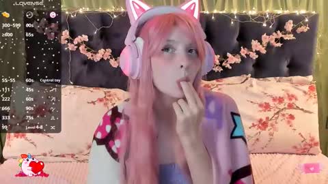 Snapshot of alice_langley chatting on September 24, 12:56 pm Alice 3 online show from September 24, 12:56 pm