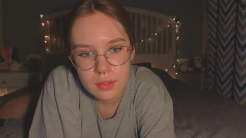 Alice online show from April 4, 7:43 pm