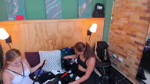 Alice and Asia online show from December 3, 7:03 pm