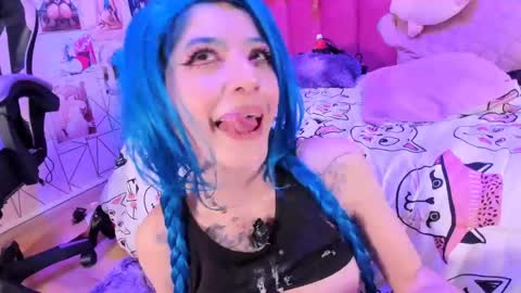     online show from March 10, 11:18 pm