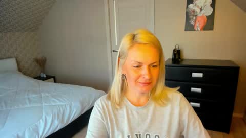 Alicee online show from November 26, 9:50 am