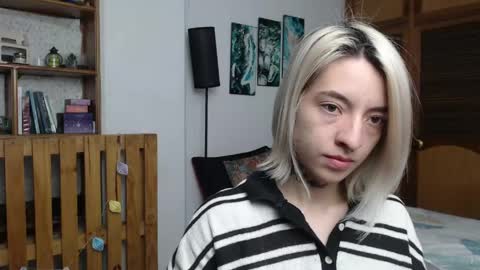 alicee_logan_ online show from April 23, 1:13 am